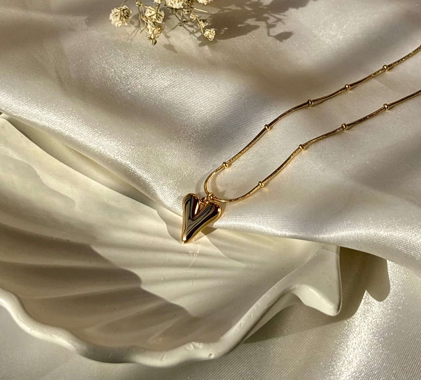 Amoure necklace